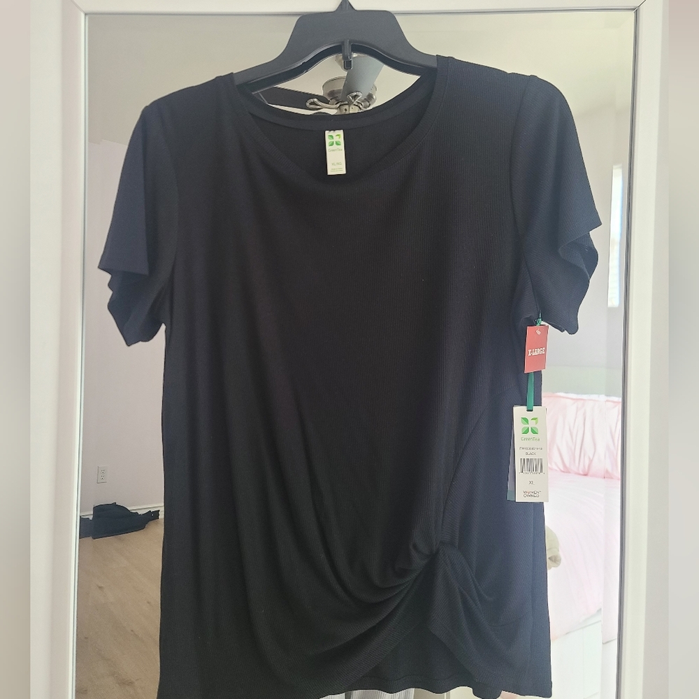 GreenTea NWT black ribbed shirt with bottom detail. Size XL.
